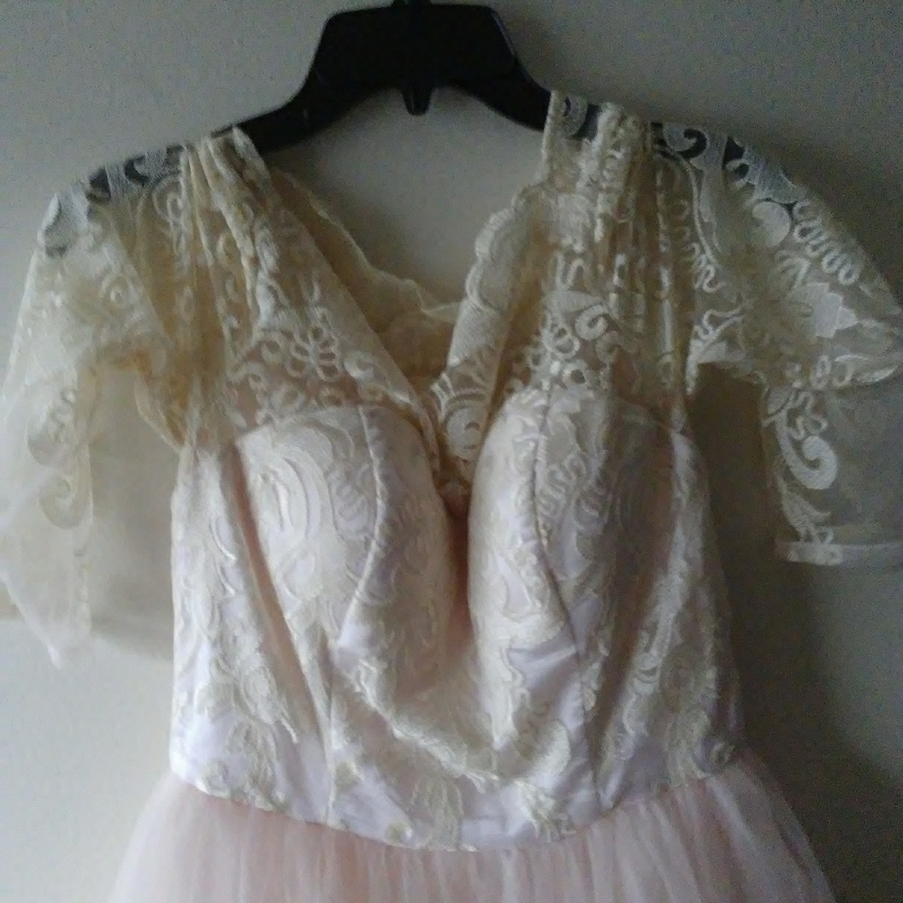 Mod Cloth Gilded Grace Lace women's dress size 6!